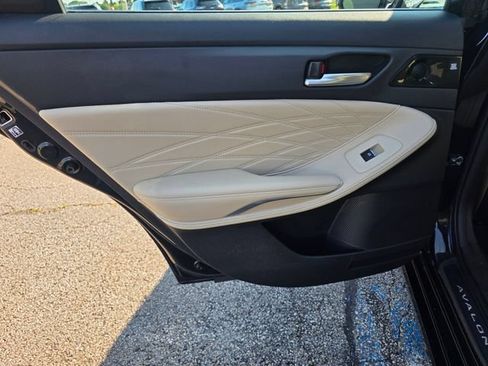 Used 2019 Toyota Avalon Limited w/ All Weather Liner Package FWD image 17
