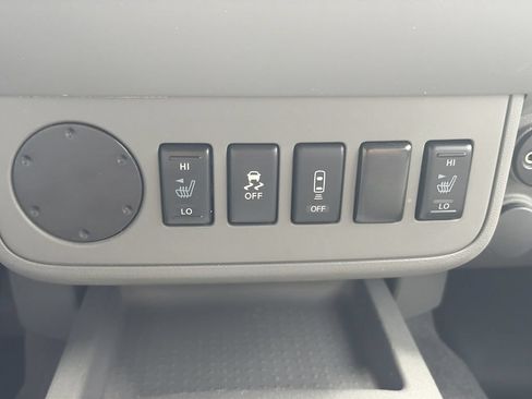 Used 2020 Nissan Frontier SV RWD image 6