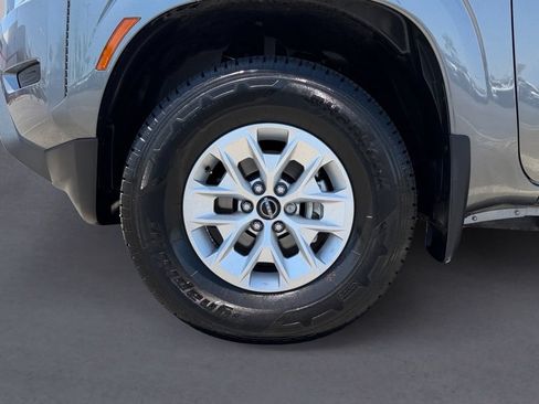 Used 2024 Nissan Frontier SV w/ Technology Package AWD/4WD image 12