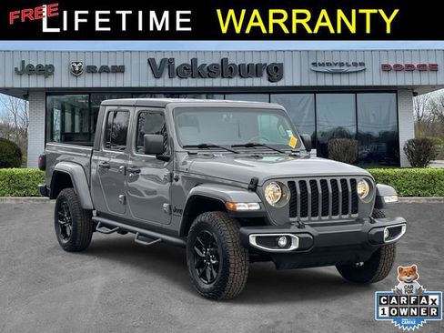 Used 2023 Jeep Gladiator Sport image 1