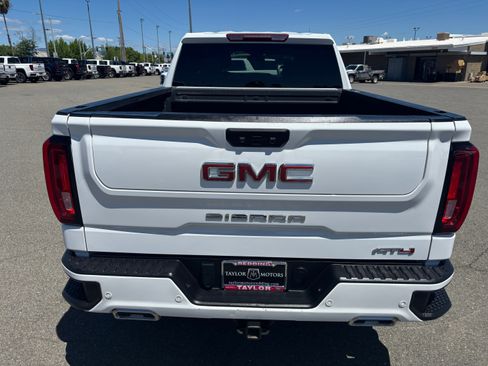 Used 2023 GMC Sierra 1500 AT4 image 6