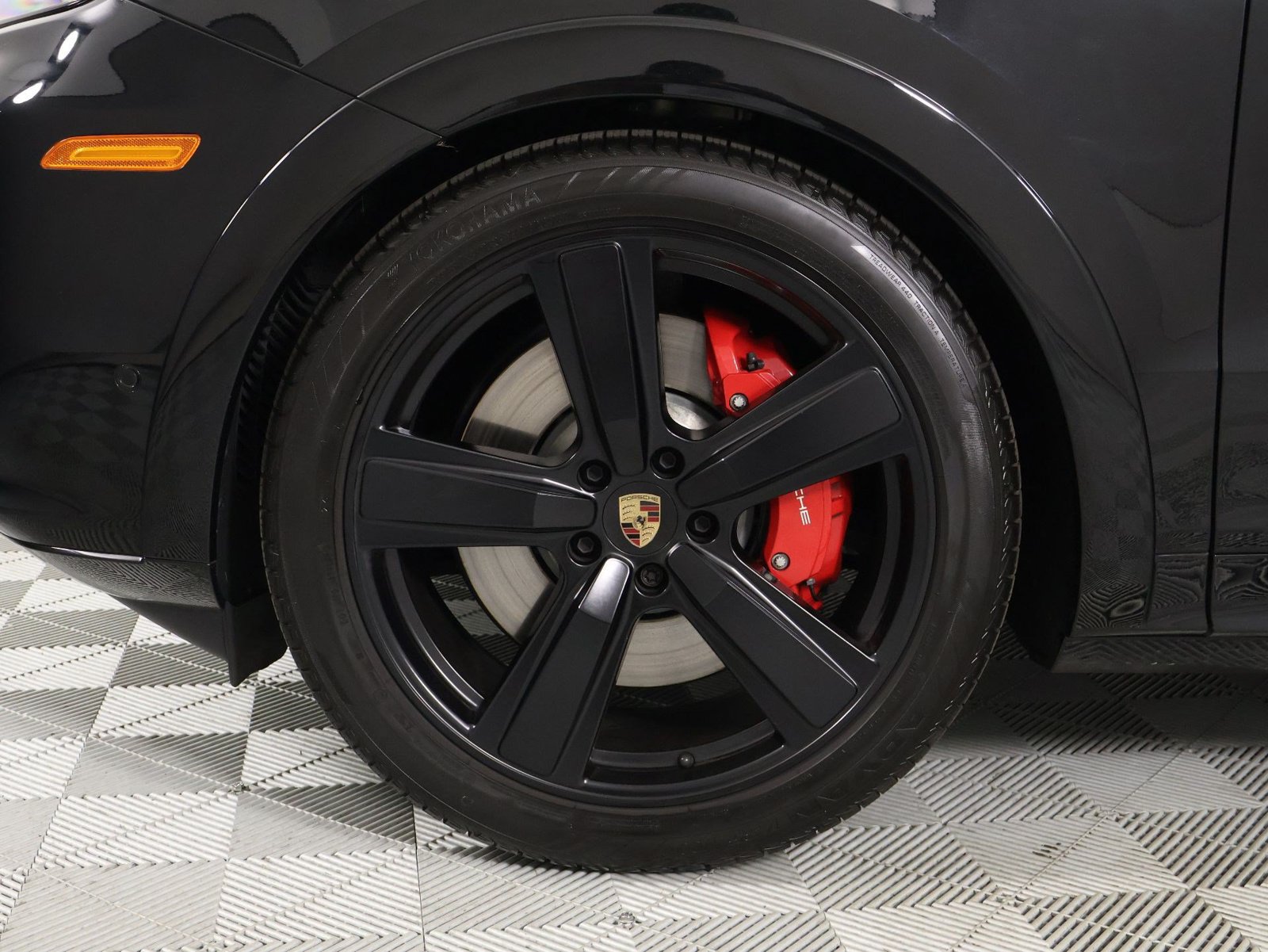 Certified 2025 Porsche Cayenne GTS AWD/4WD image 30