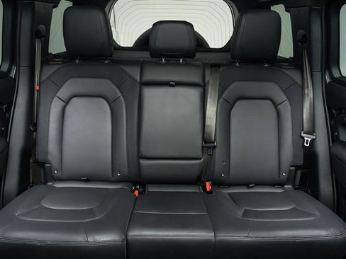 Used 2024 Land Rover Defender 110 X-Dynamic SE image 15