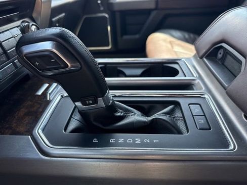 Used 2015 Ford F150 Platinum w/ Equipment Group 701A Luxury AWD/4WD image 17
