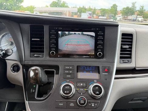 Used 2018 Toyota Sienna XLE w/ XLE Navigation Package AWD/4WD image 24