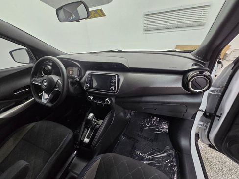 Used 2019 Nissan Kicks SV FWD image 21