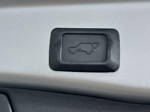 Used 2022 Toyota RAV4 Limited FWD image 31