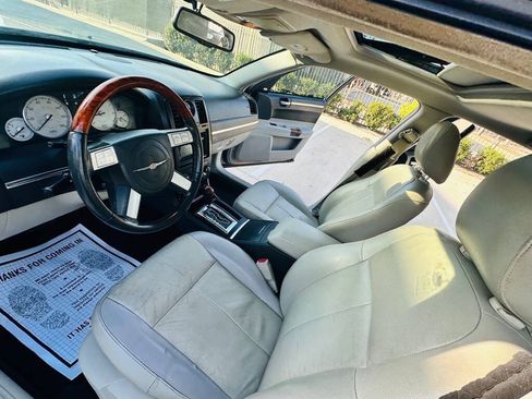 Used 2006 Chrysler 300 Touring RWD image 13
