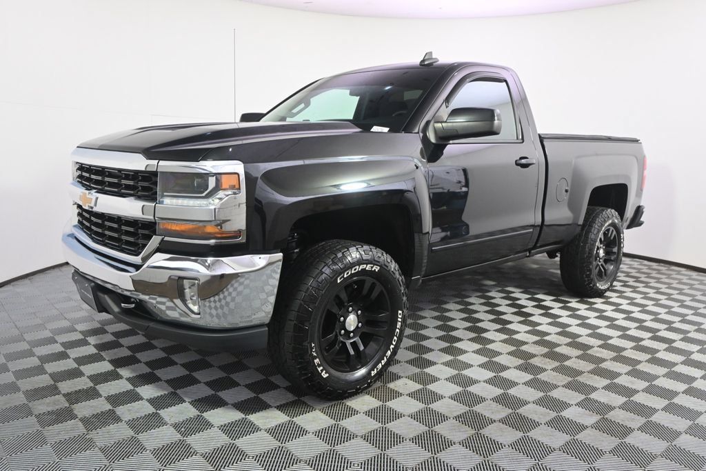 Used 2017 Chevrolet Silverado 1500 LT w/ LT Convenience Package AWD/4WD image 2