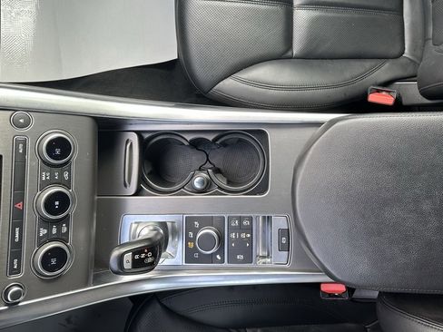 Used 2017 Land Rover Range Rover Sport SE image 32