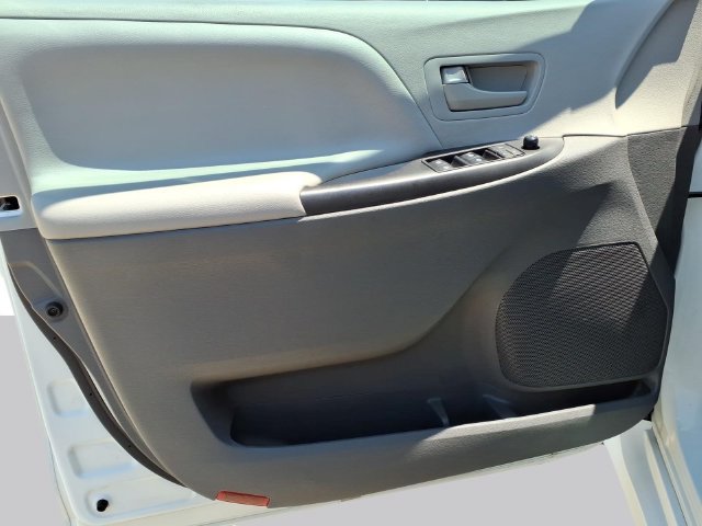 Used 2020 Toyota Sienna L FWD image 10