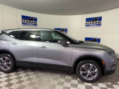 Used 2023 Chevrolet Blazer LT FWD image 3