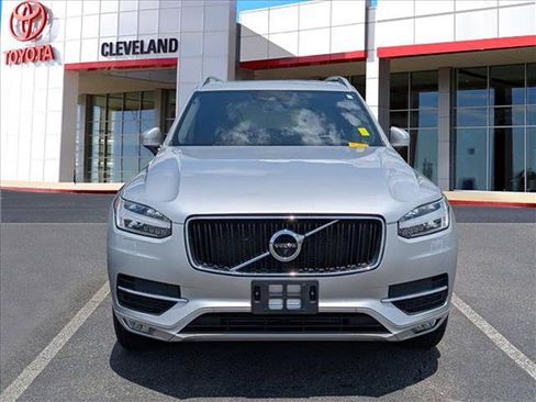 Used 2018 Volvo XC90 T6 Momentum w/ Convenience Package AWD/4WD image 3