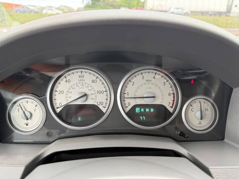 Used 2009 Chrysler Town & Country Limited w/ Entertainment Group #3 FWD image 18