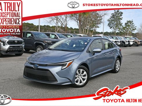 Certified 2025 Toyota Corolla LE image 1