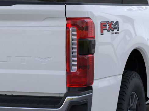 New 2026 Ford F250 Lariat w/ FX4 Off-Road Package image 21