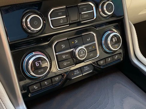 Used 2021 GMC Yukon Denali AWD/4WD image 17
