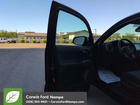 Used 2023 Toyota Tacoma TRD Sport w/ Technology Package AWD/4WD image 10