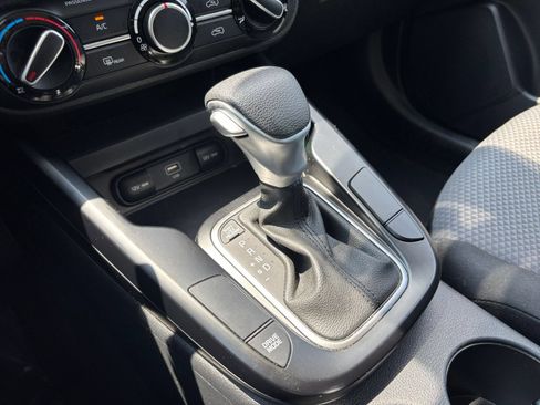 Used 2025 Kia Soul LX w/ LX Technology Package FWD image 37