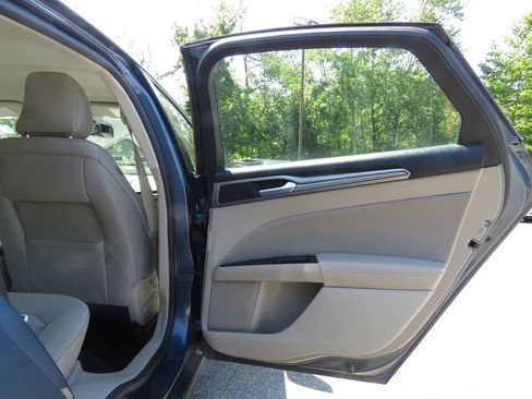 Used 2019 Ford Fusion SE FWD image 13