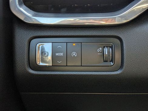 Used 2025 GMC Acadia Elevation image 21