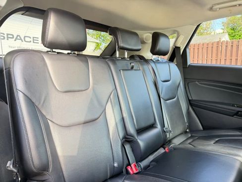 Used 2019 Ford Edge Titanium AWD/4WD image 27
