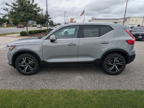 New 2025 Volvo XC40 B5 Core w/ Protection Package Premier image 7