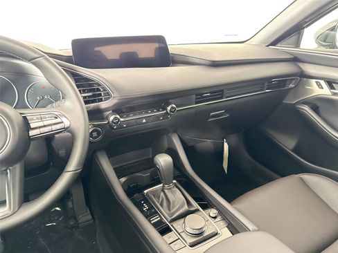 New 2026 MAZDA MAZDA3 Hatchback w/Premium Plus Pkg image 34