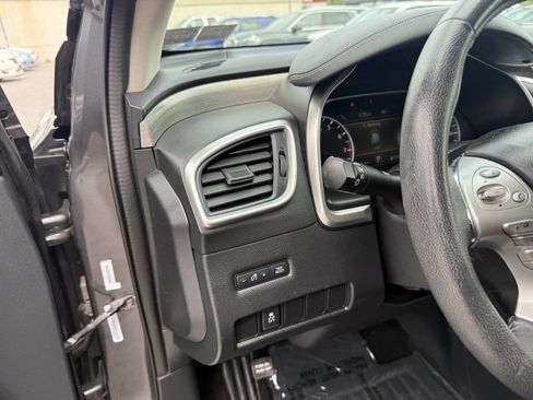 Used 2018 Nissan Murano SV AWD/4WD image 11