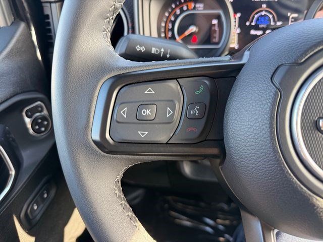 Used 2025 Jeep Gladiator Rubicon AWD/4WD image 22