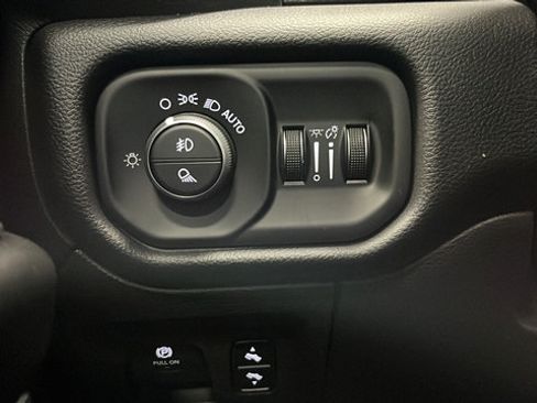 Used 2025 RAM 1500 Big Horn AWD/4WD image 32