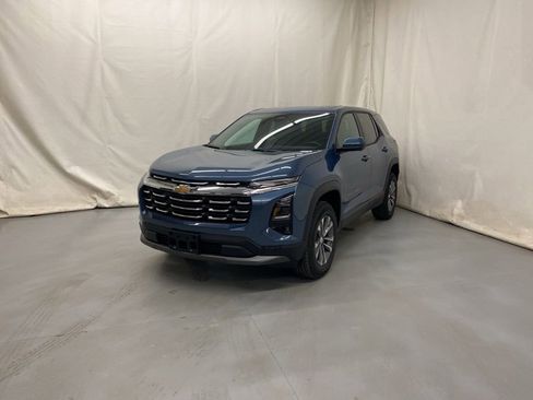 New 2026 Chevrolet Equinox LT w/ Convenience Package II AWD/4WD image 2