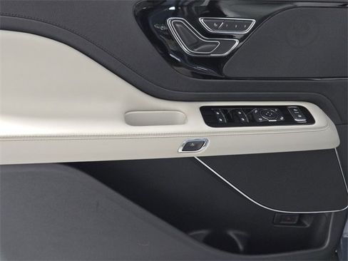 New 2026 Lincoln Aviator 2WD image 24