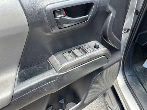 Used 2021 Toyota Tacoma SR5 RWD image 11