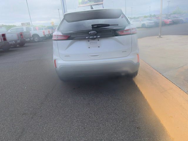 Used 2022 Ford Edge SEL w/ Sport Appearance Package AWD/4WD image 4