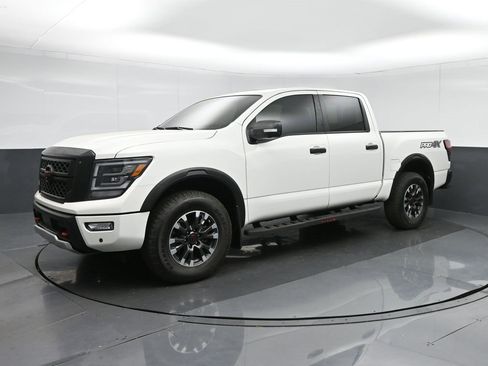 Used 2023 Nissan Titan PRO-4X w/ Pro-4x Convenience Package image 3