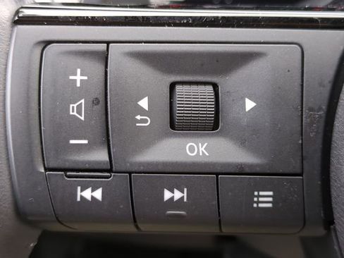 Used 2024 Nissan Rogue SL AWD/4WD image 30