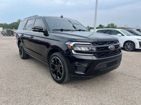 Certified 2024 Ford Expedition Limited AWD/4WD image 3