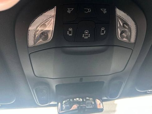 Used 2025 Chrysler Pacifica Limited FWD image 24