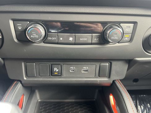 Used 2025 Nissan Frontier PRO-4X image 6