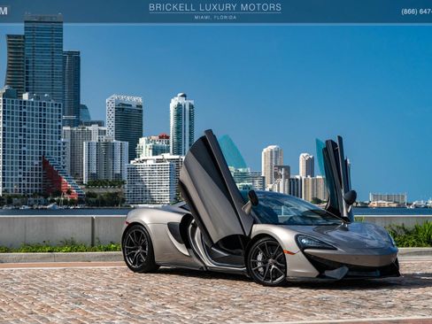 Used 2018 McLaren 570S Coupe RWD image 9