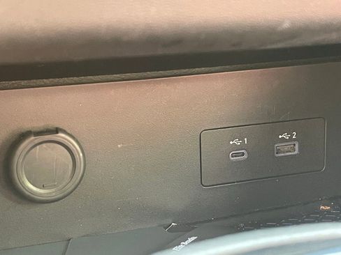 Used 2025 Nissan Pathfinder SV image 9