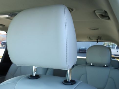 Used 2022 Kia Telluride EX w/ EX Premium Package image 22