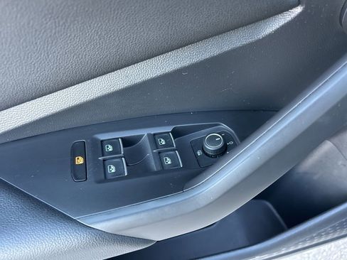 Used 2021 Volkswagen Jetta R-Line image 12