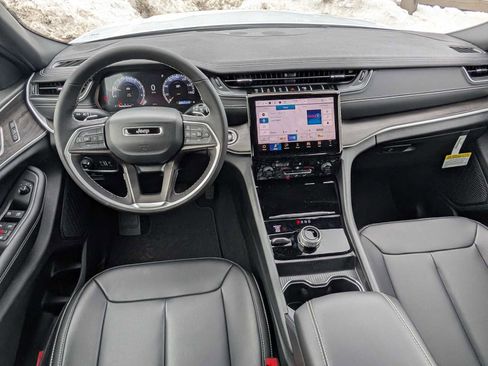New 2025 Jeep Grand Cherokee L Limited w/ Black Appearance Package AWD/4WD image 13