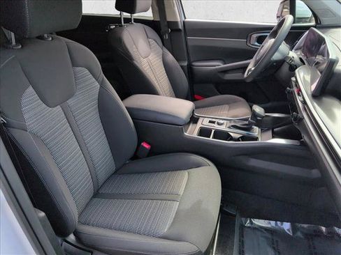 Used 2025 Kia Sorento LX FWD image 22