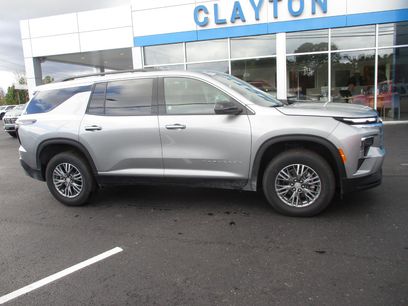 Used 2025 Chevrolet Traverse LT