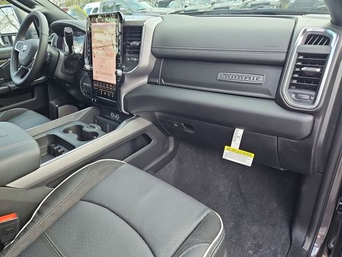New 2026 RAM 2500 Laramie AWD/4WD image 17