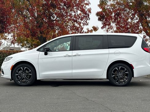 New 2026 Chrysler Pacifica Select image 7