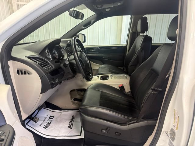 Used 2017 Dodge Grand Caravan SXT FWD image 12